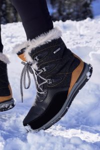 insulated boots for women